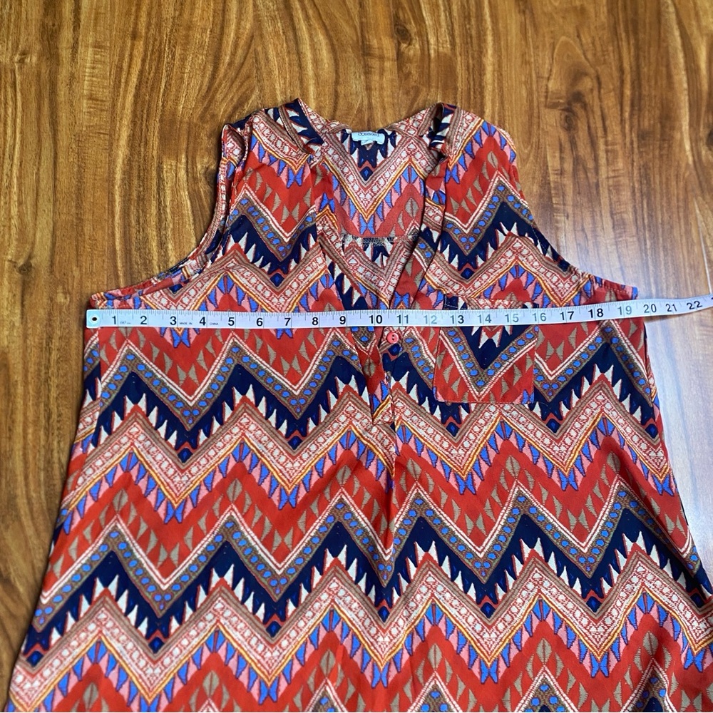 3/$25 B_envied Multicolor Chevron Sleeveless Partial Button Blouse Size Medium - Picture 12 of 13